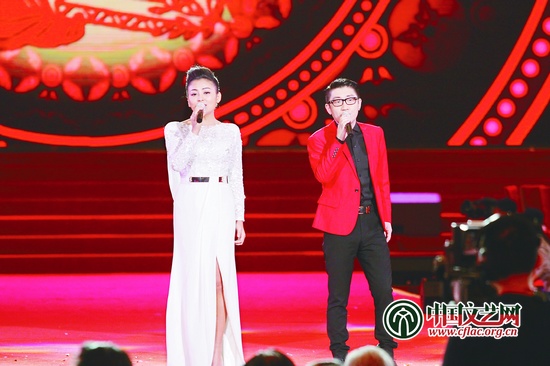 阿魯阿卓與金志文合唱《孝和之歌》