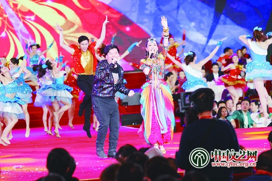 薩頂頂與常石磊合唱《萬物嗨》