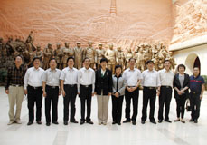 趙實一行參觀延安革命紀念館