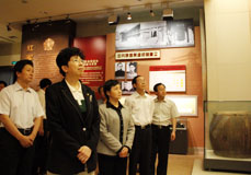 趙實一行參觀延安革命紀念館